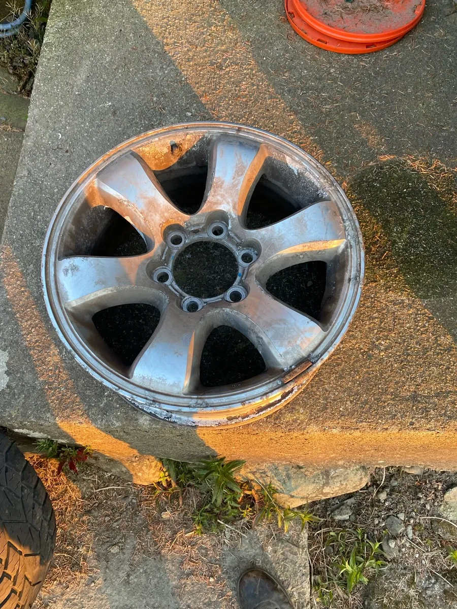 Landcruiser alloys and tyres - Image 3