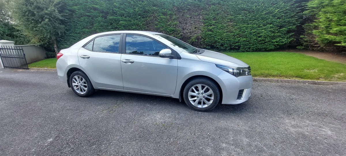 Toyota Corolla 2015 Petrol - Image 1
