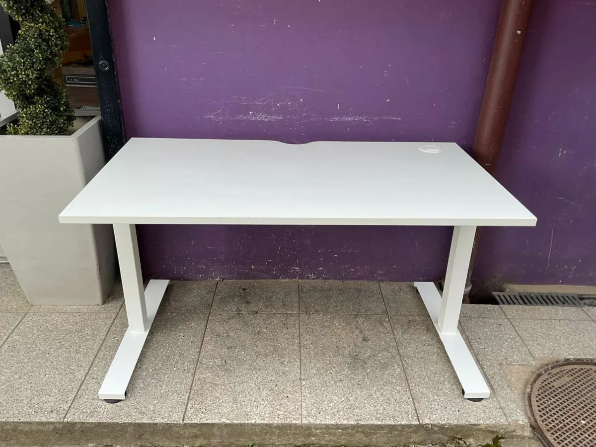 1360 white rectangular office desk - Image 1