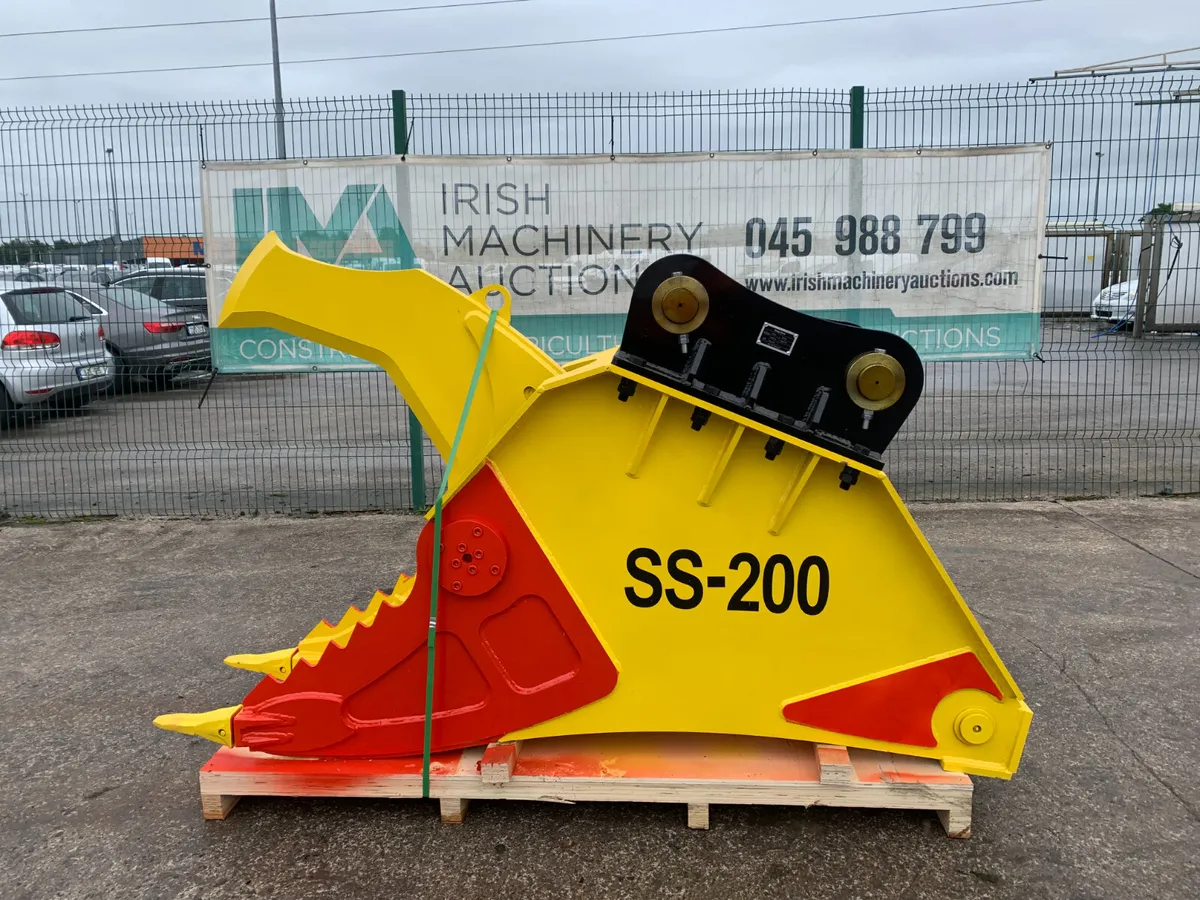 UNRESERVED STUMP SHEARS TO SUIT 20T-30T FOR AUCT - Image 1