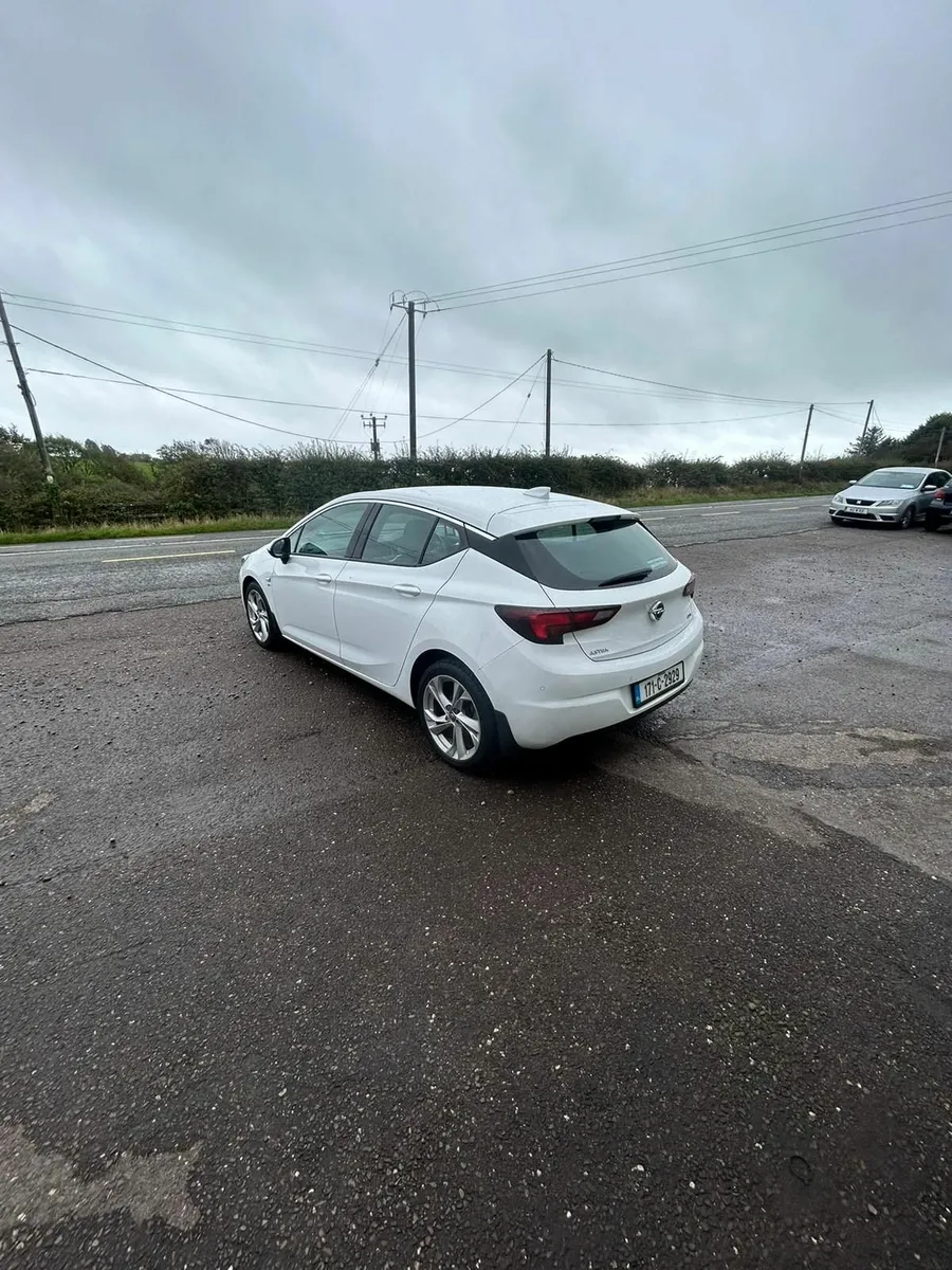 Opel Astra 2017 - Image 2