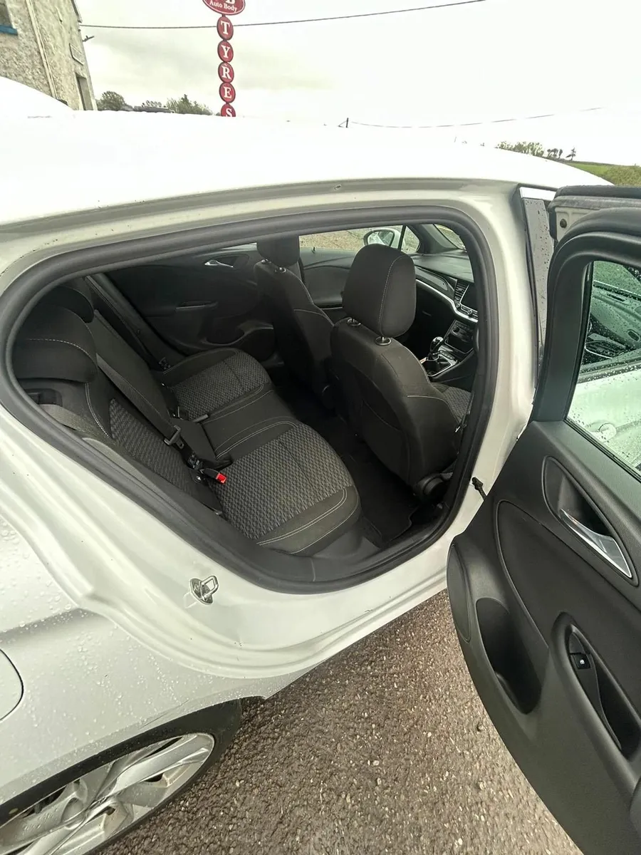 Opel Astra 2017 - Image 3