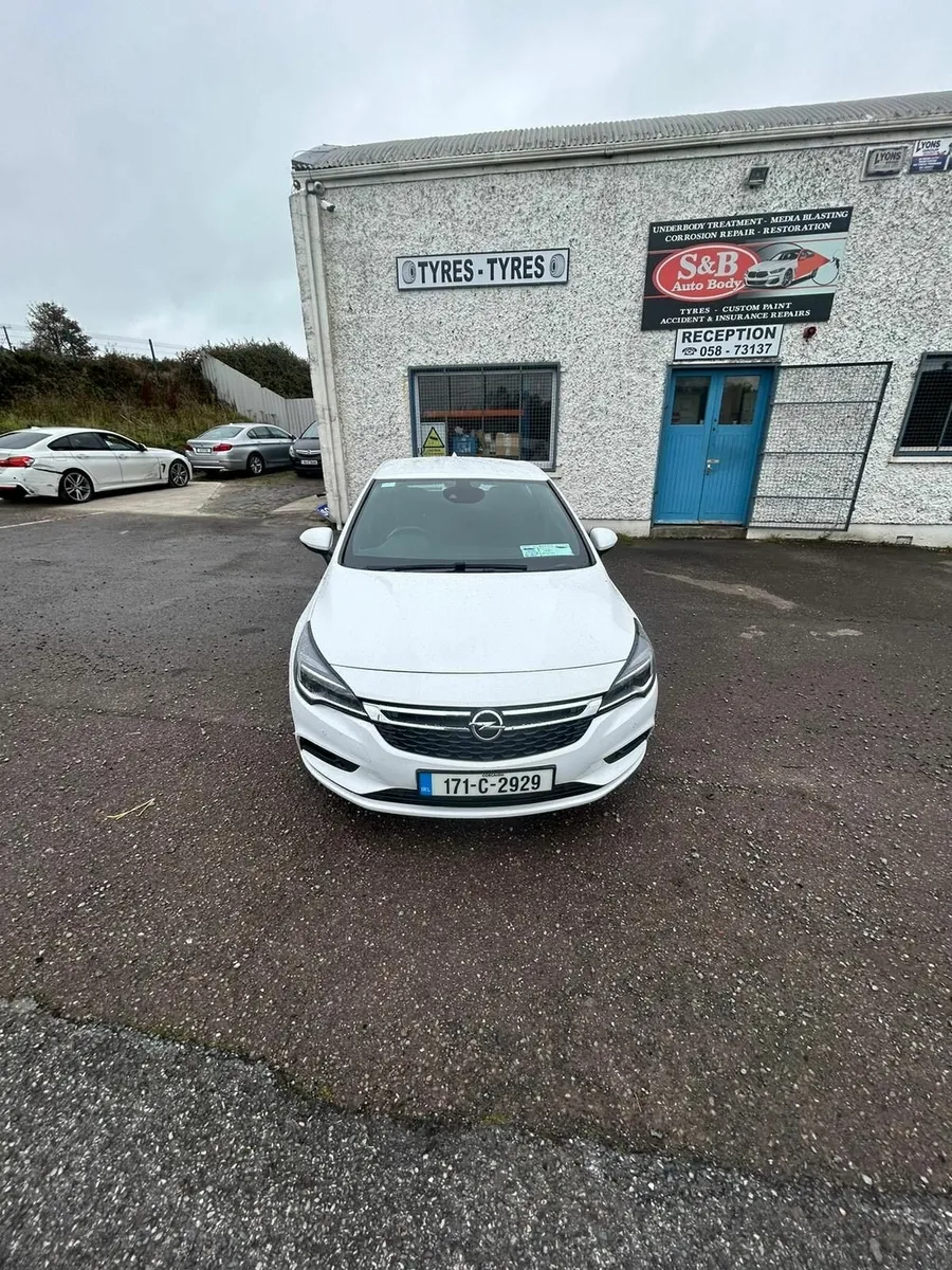 Opel Astra 2017 - Image 1