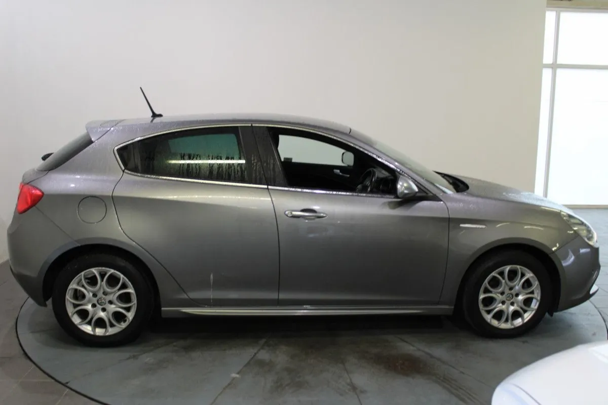 Alfa Romeo Giulietta Giulietta 1.6 Technica Diesel - Image 3