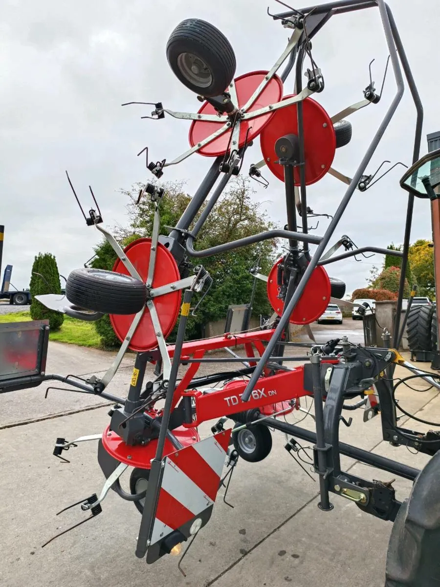 Massey 776X Lotus Tedder - Image 2
