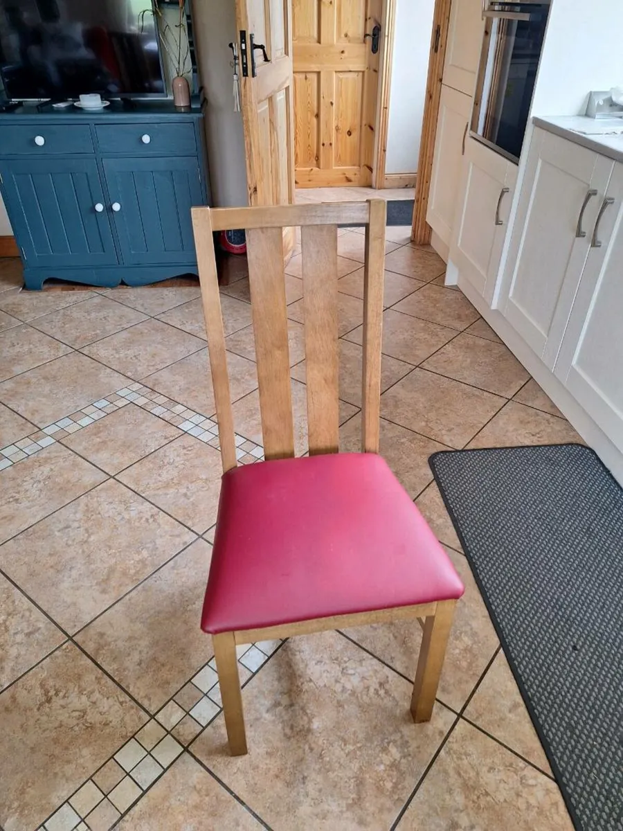 Table plus 6 chairs. - Image 2