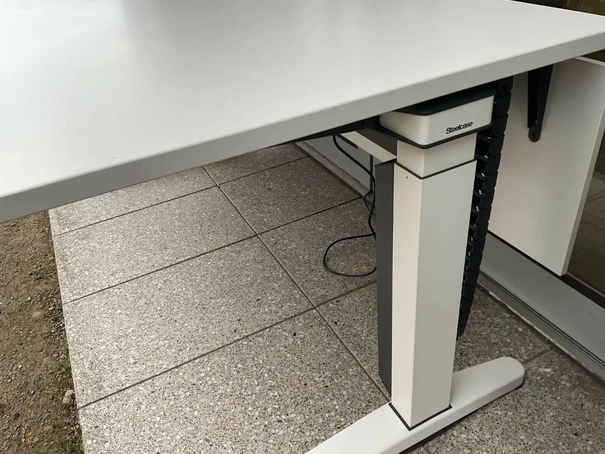Steelcase 1600 height adjustable sit-stand desk - Image 2