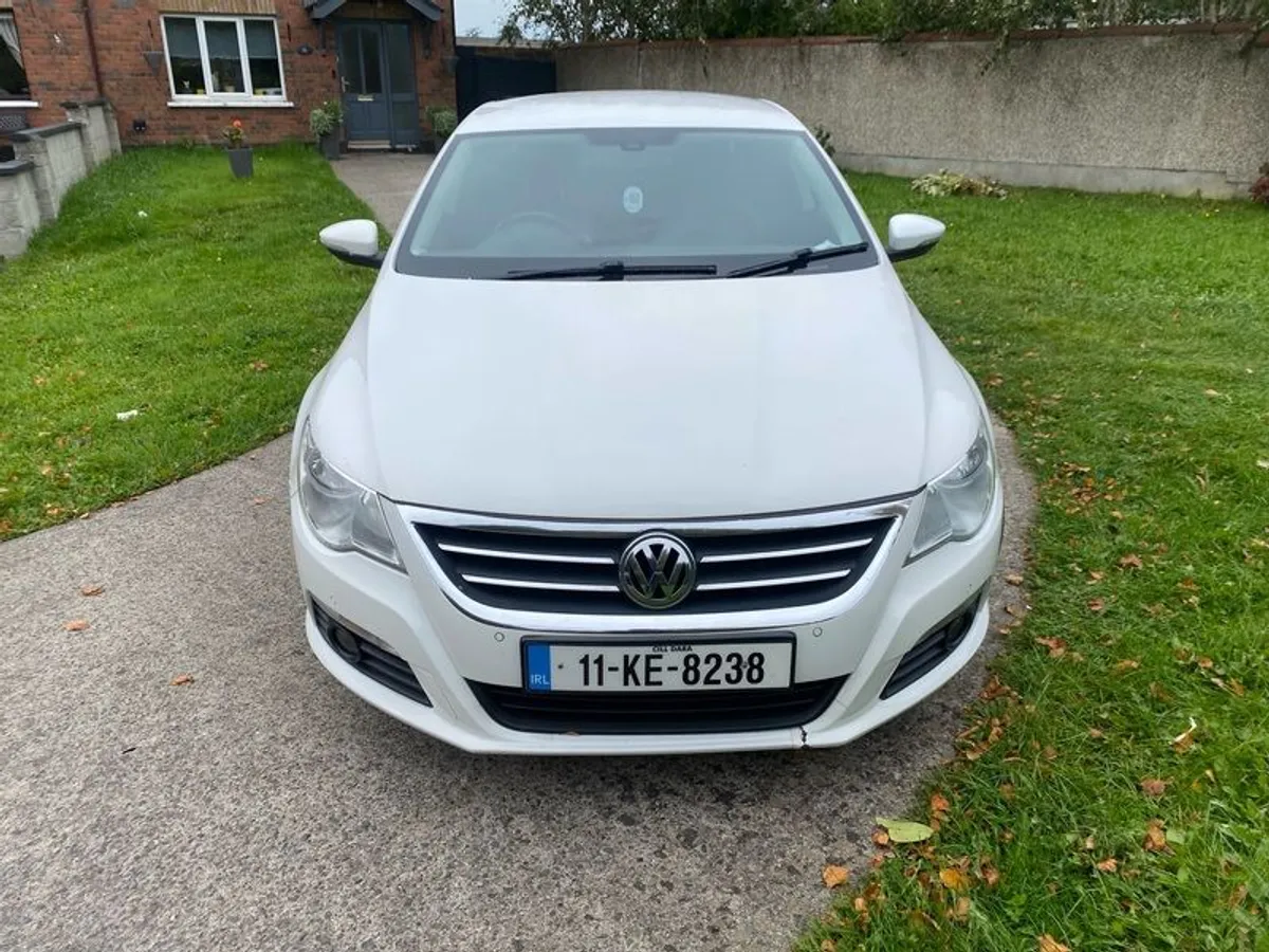 2011 Volkswagen Passat - Image 2