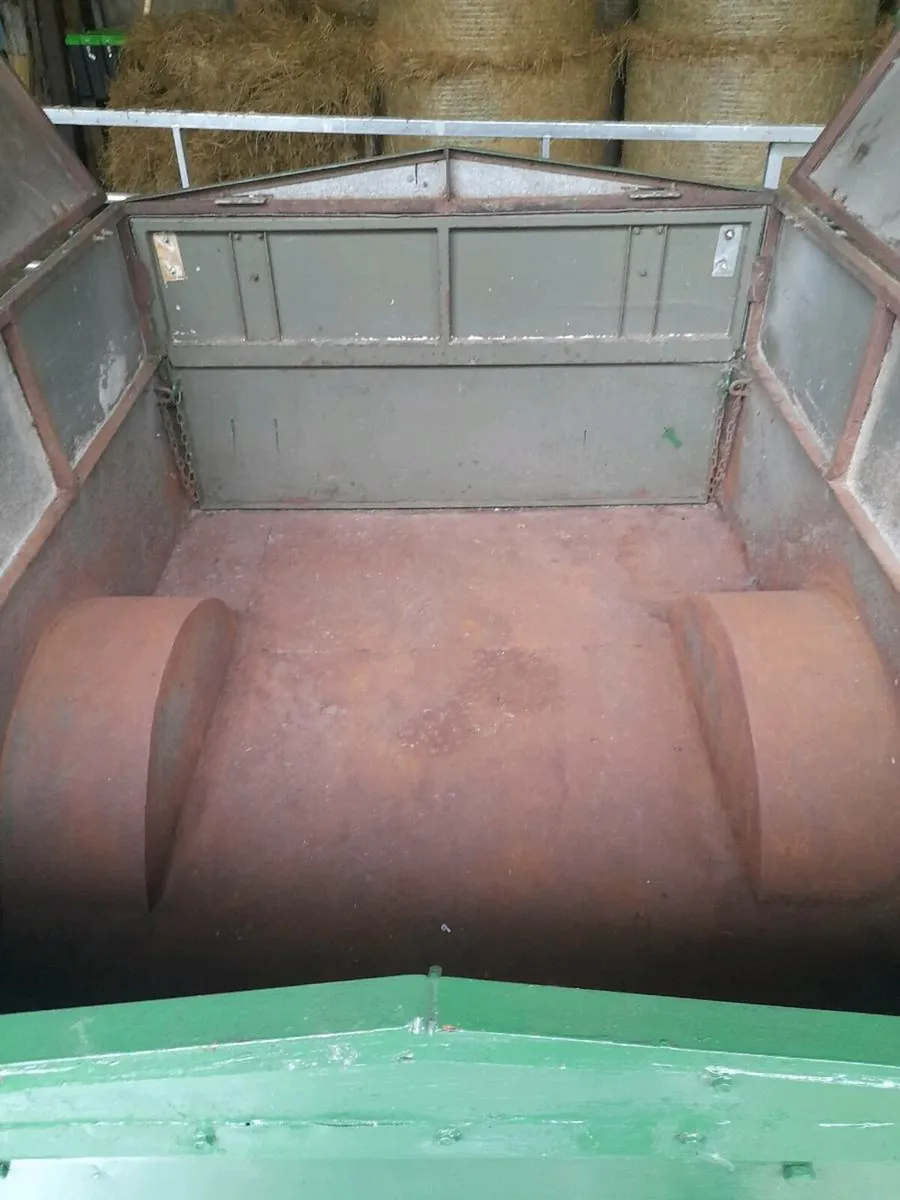 Trailer - Image 1