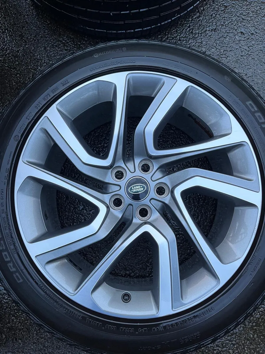 BoltsLand Rover - Image 2