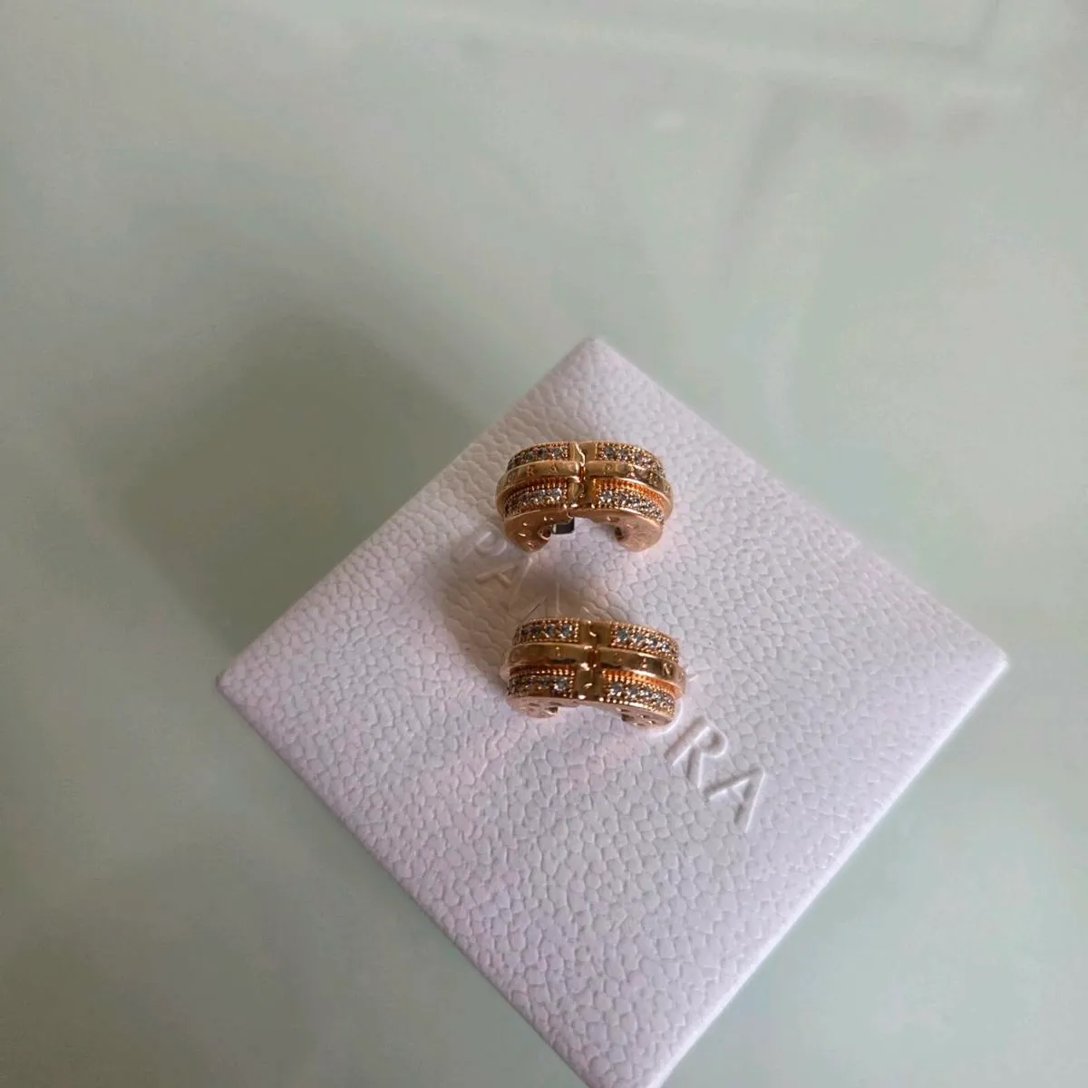 Pandora
Rose Sparkling Pave Lines & Logo Clips - Image 1