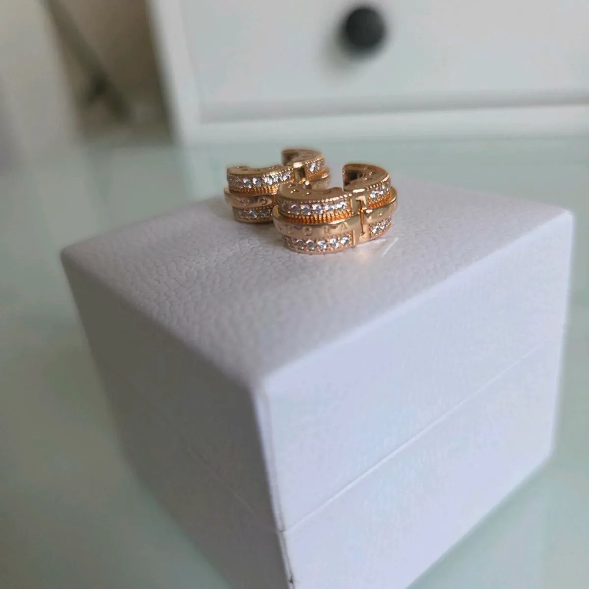 Pandora
Rose Sparkling Pave Lines & Logo Clips - Image 3