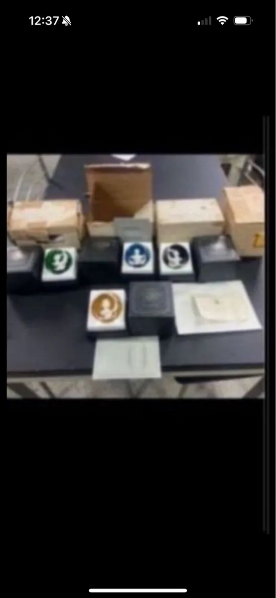 4 pinches baccarat commemorative paperweights - Image 1