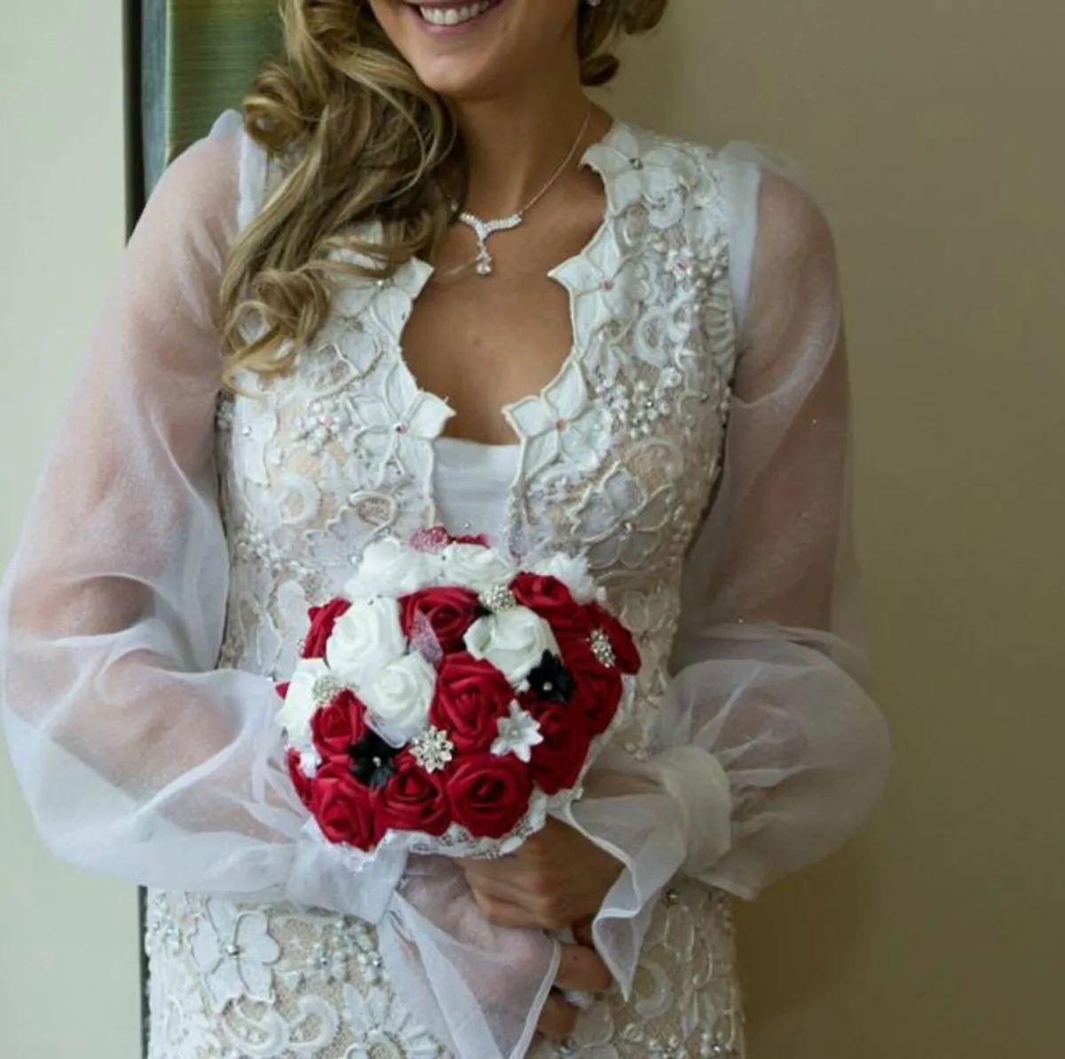 Stunning fitted Wedding dress - Image 3