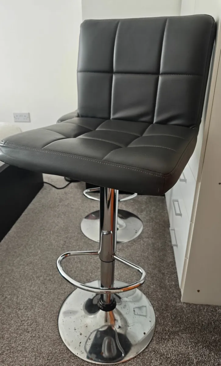 Bar chairs - Image 1