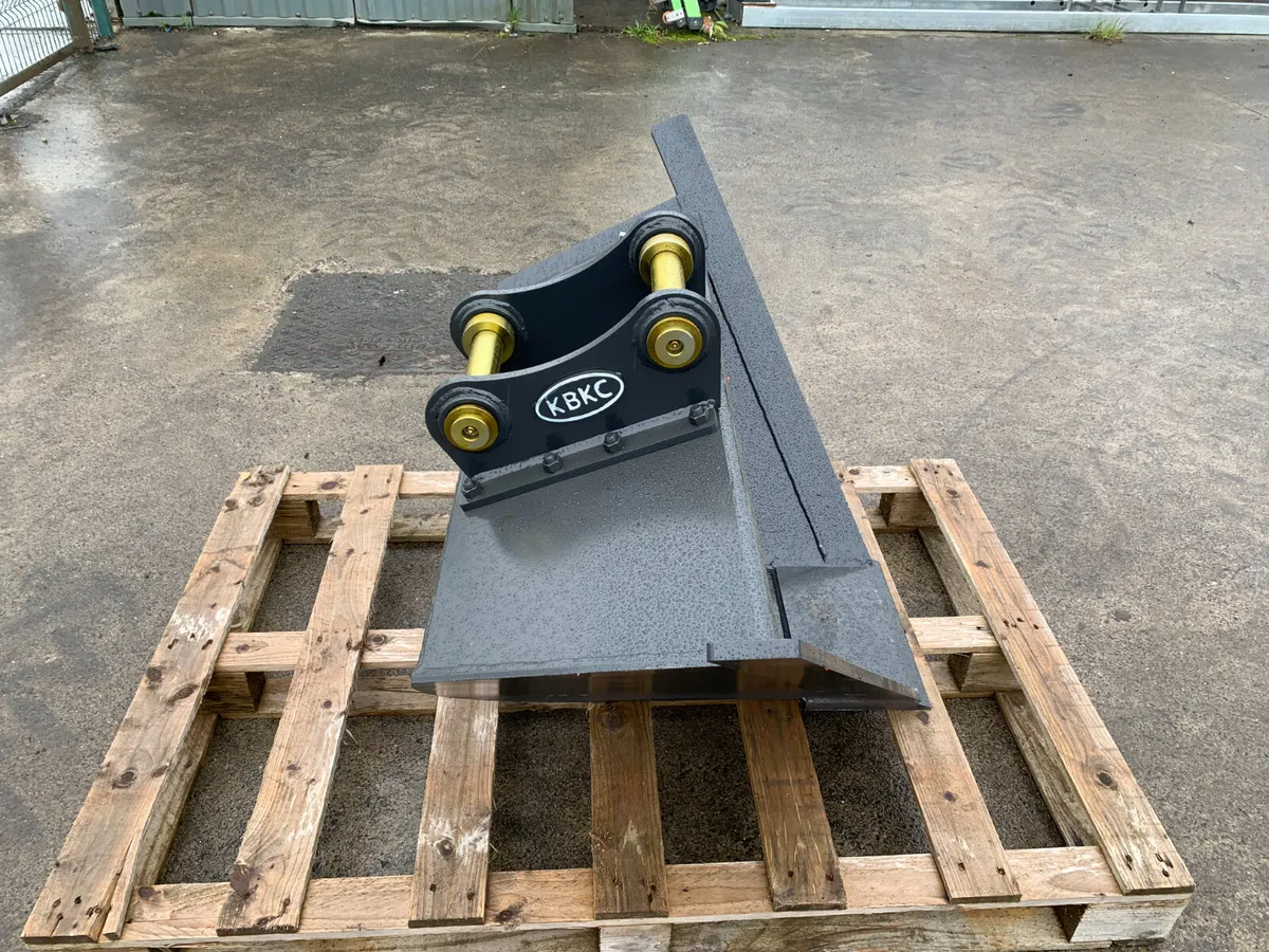 UNRESERVED NEW "V" EXCAVATOR BUCKET FOR AUCTION - Image 4