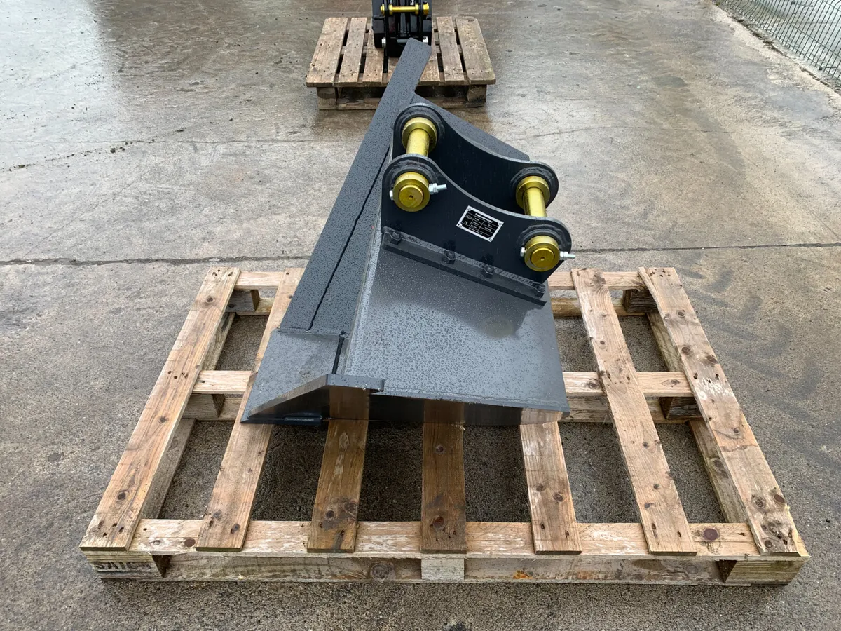 UNRESERVED NEW "V" EXCAVATOR BUCKET FOR AUCTION - Image 2