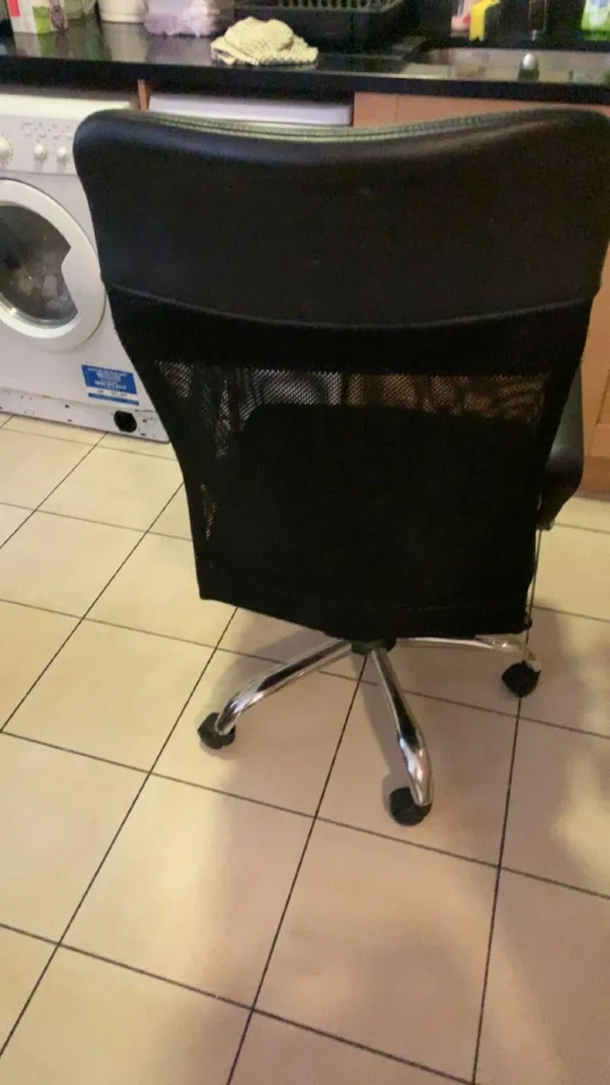 Gaming chair - Image 1