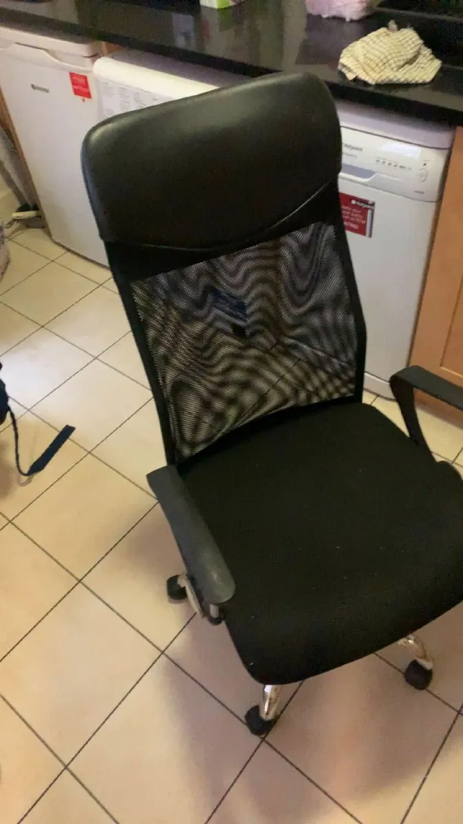 Gaming chair - Image 3