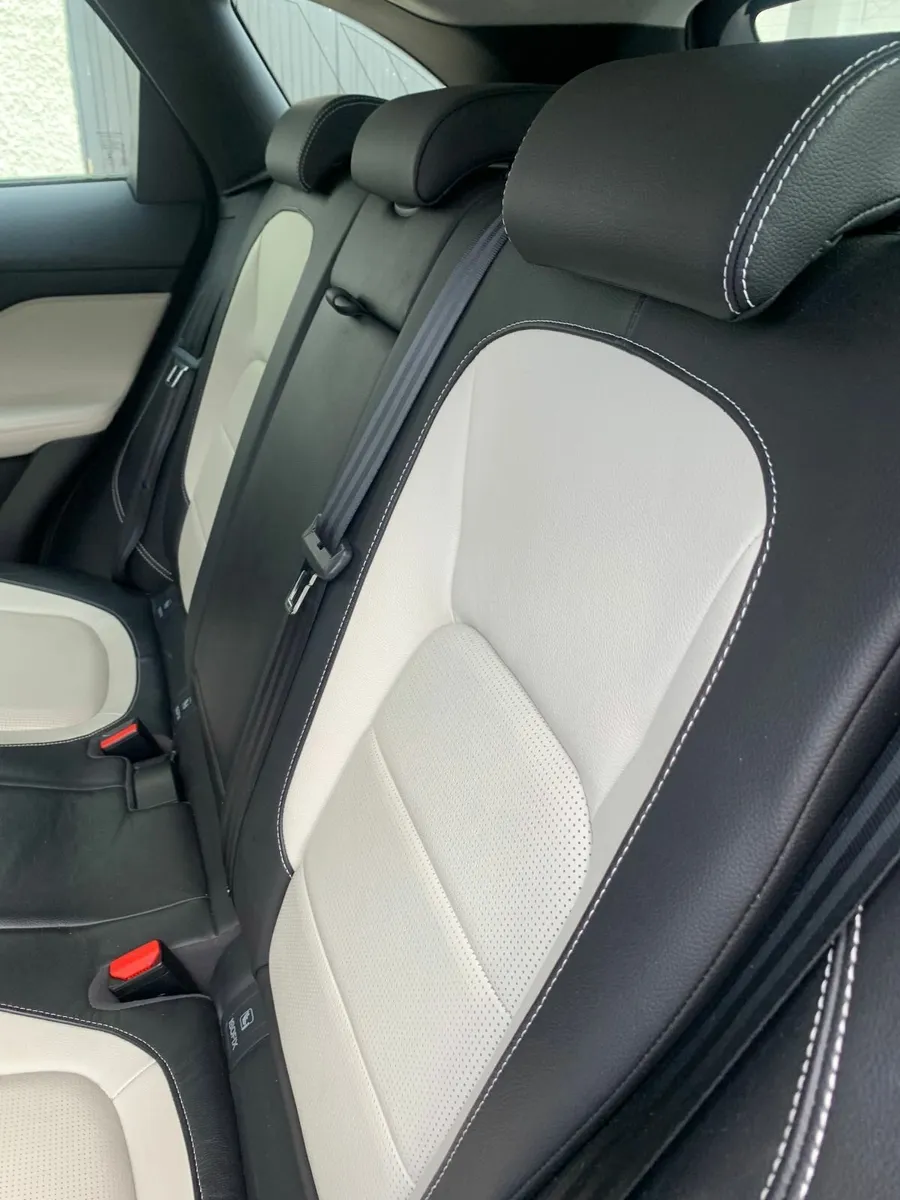 Jaguar F-Pace 2019 - Image 4