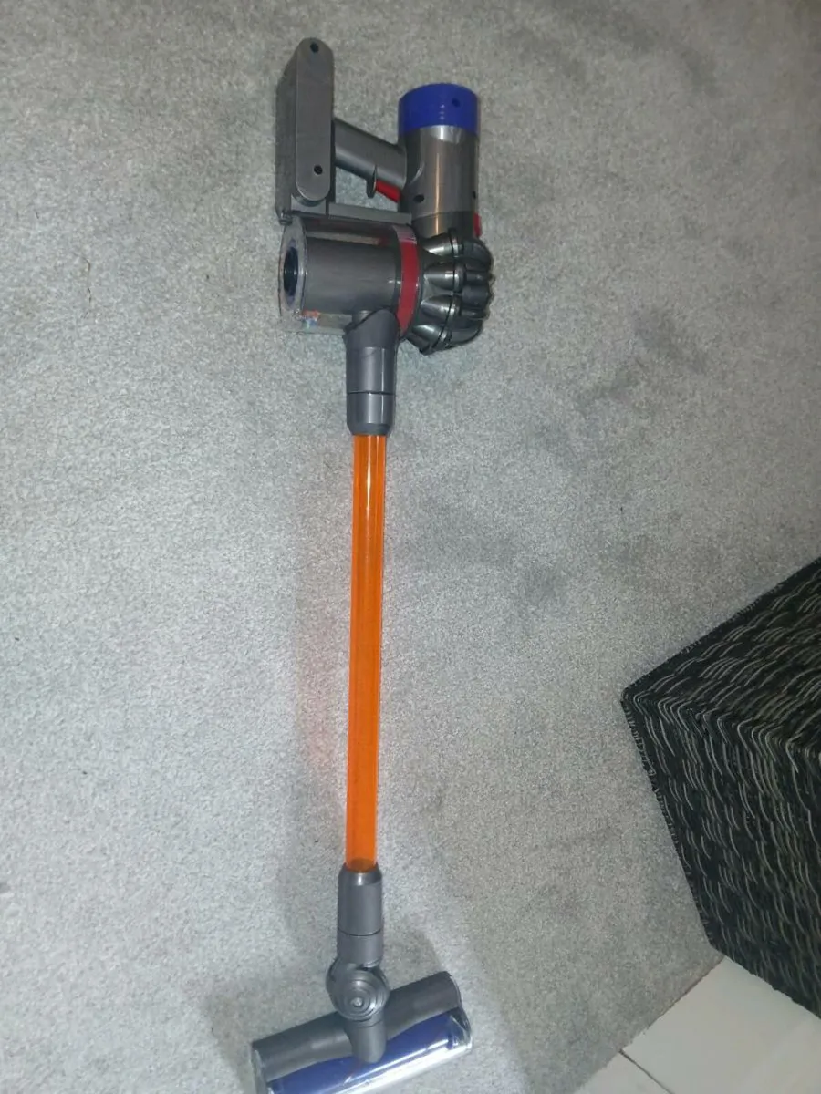 Dyson - Cordless Vaccum (Toy)    €10 - Image 3