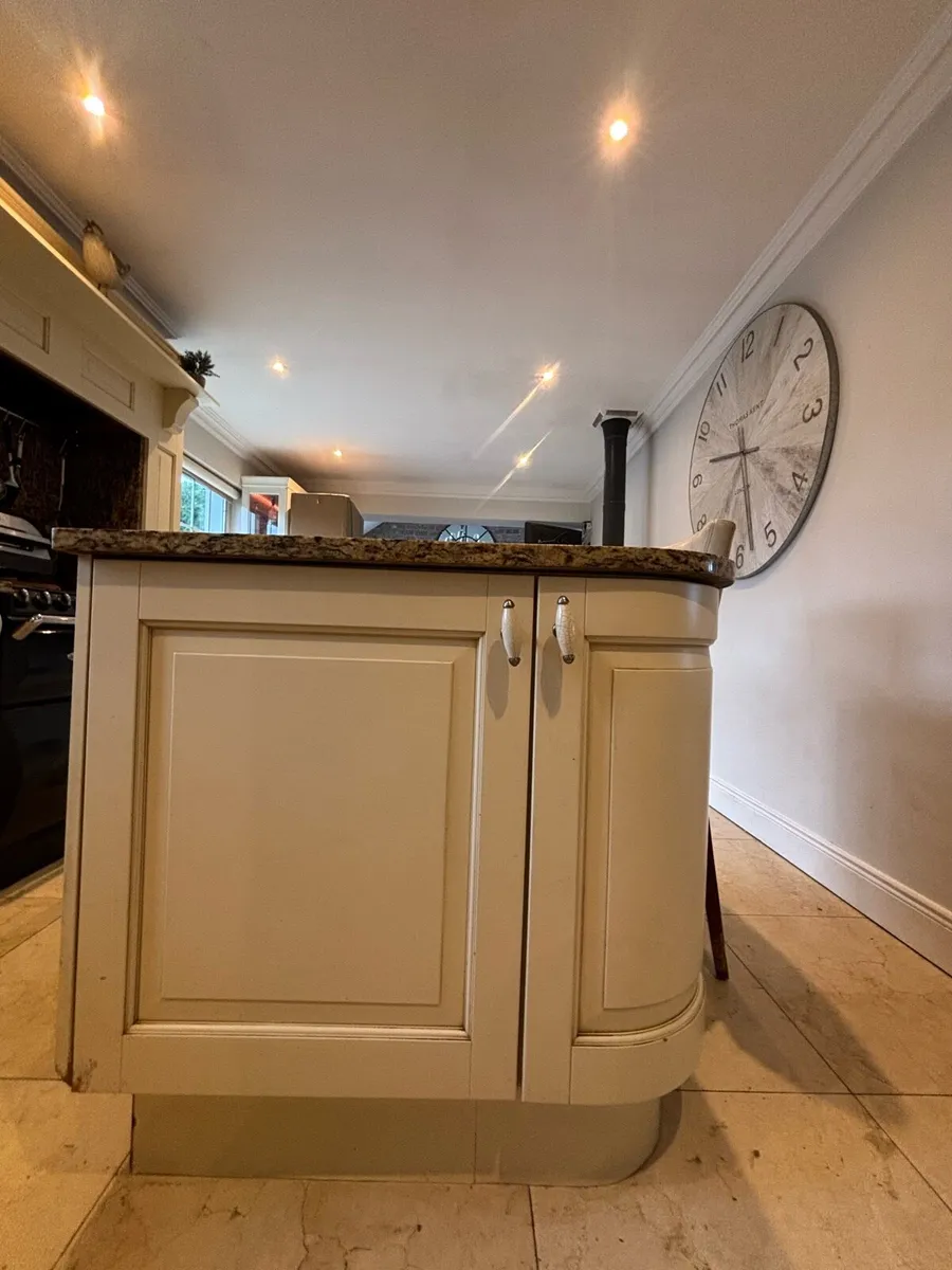 Kitchen island - Image 4
