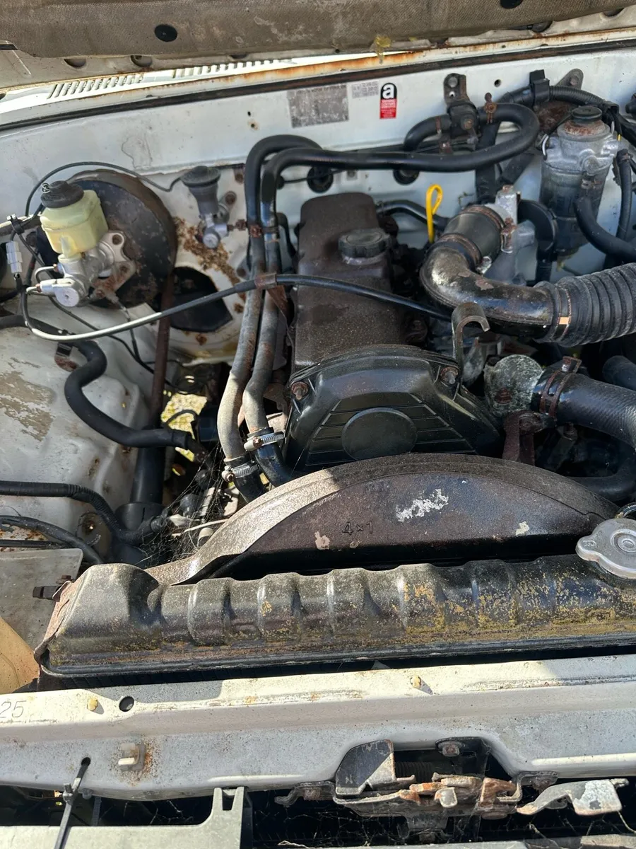 Toyota Hilux - Image 2