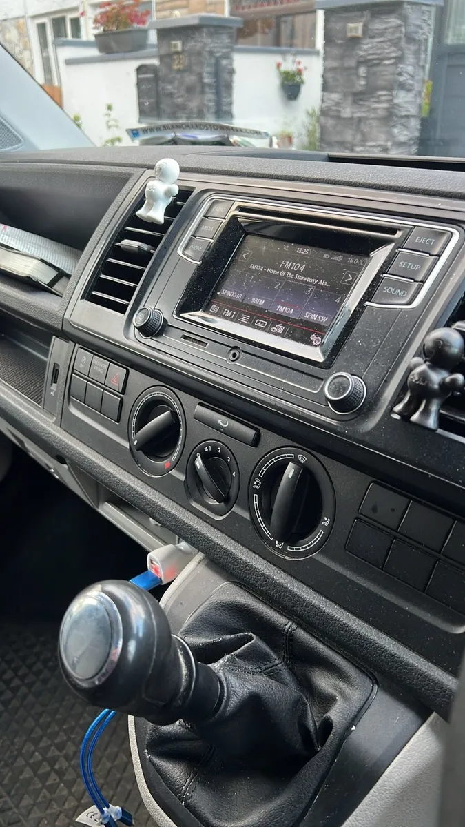 Wolkswagen Transporter 2.0 L TDI Bluemotion - Image 3