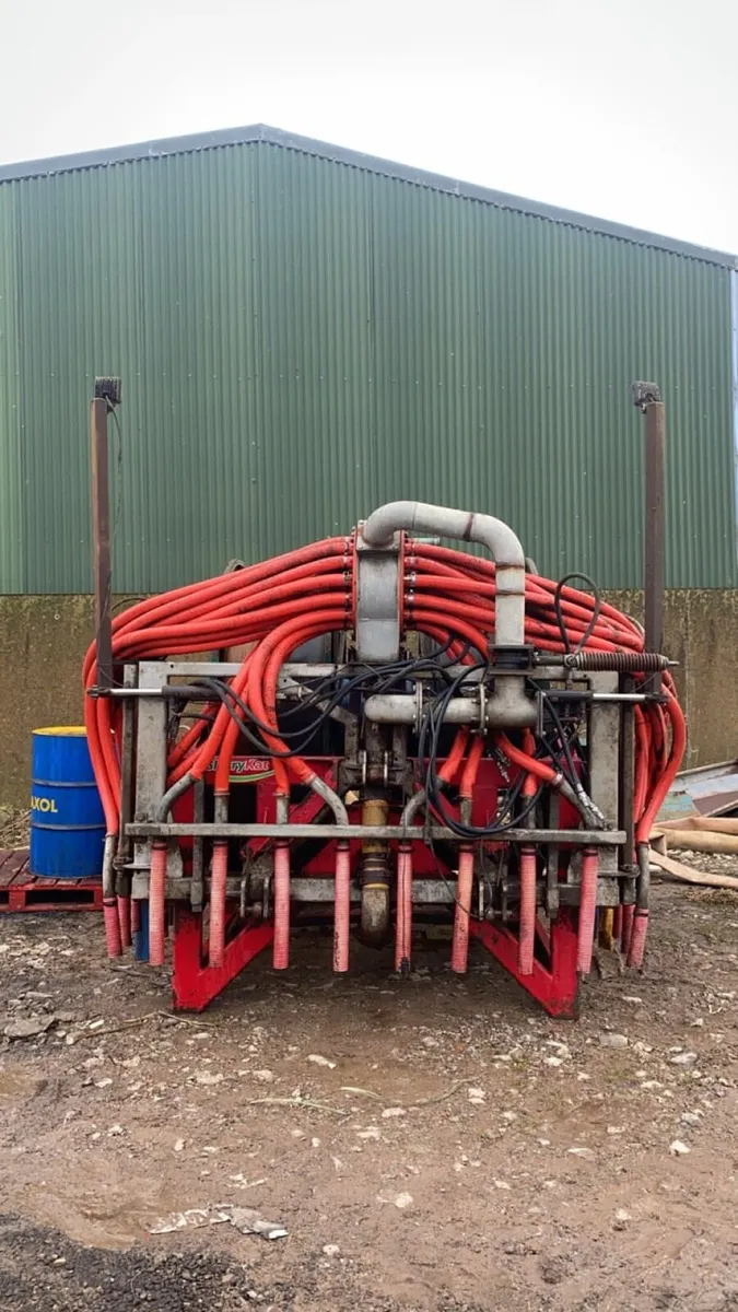 Umbilical dribble bar and reeler - Image 2
