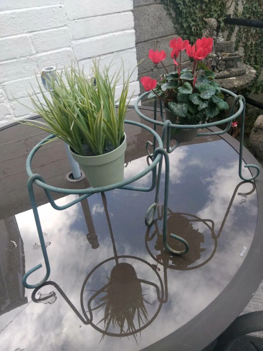 Plant holders x 2 metal - Image 2