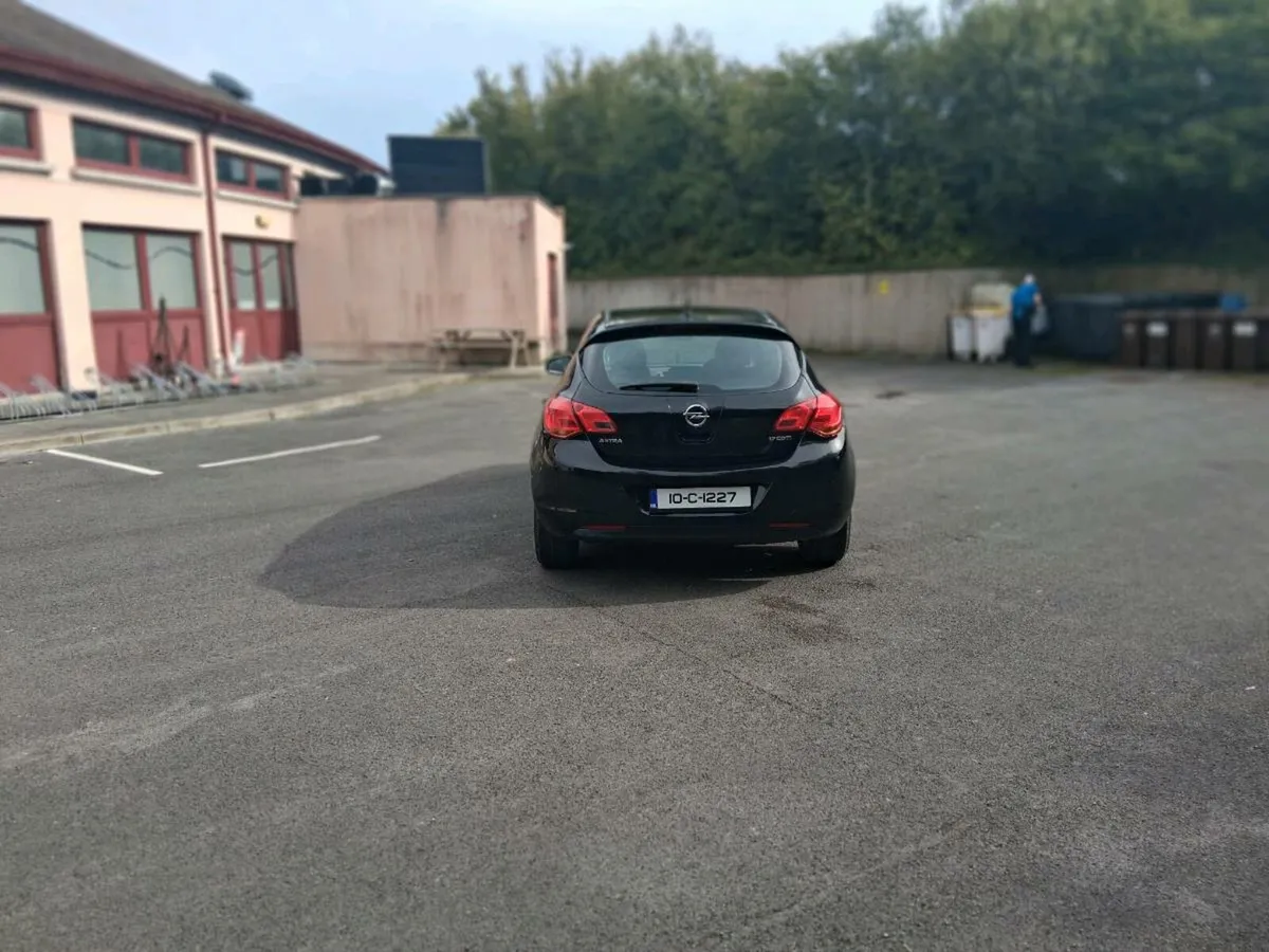 2010 opel astra - Image 4