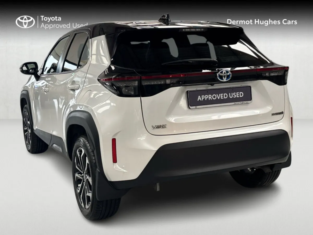 Toyota Yaris Cross LUNA SPORT HYBRID AUTO - Image 2
