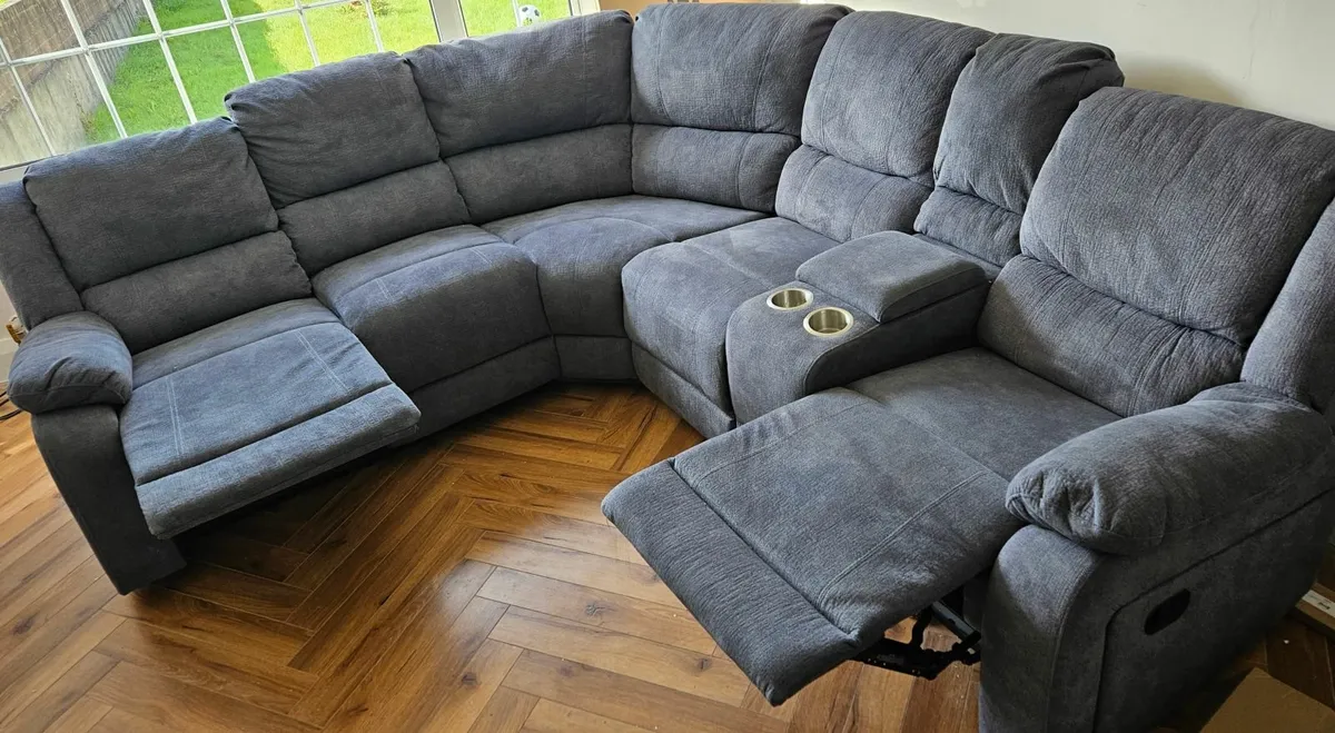 Corner Sofa with reclining seats - Image 4