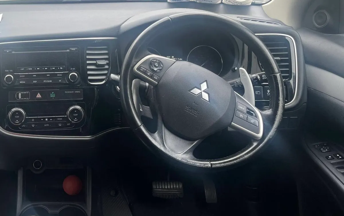 Mitsubishi Outlander 2015,plug-in Hybrid,low miles - Image 4