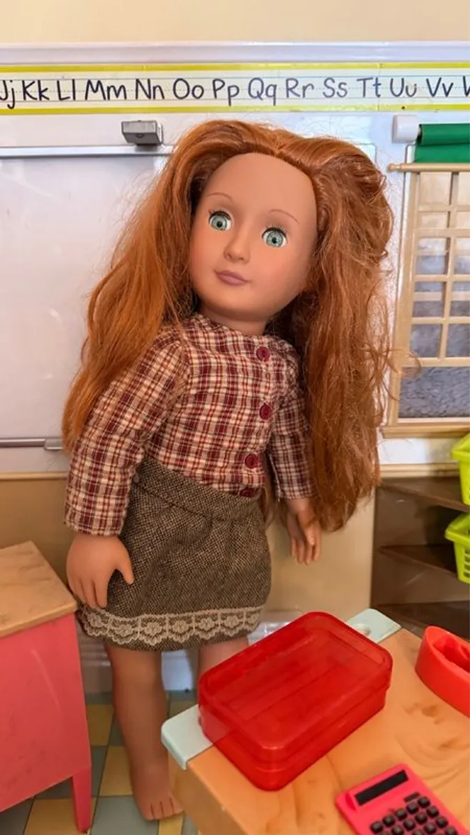 Our Generation Awesome Academy Schoolroom Playset with doll - Image 4