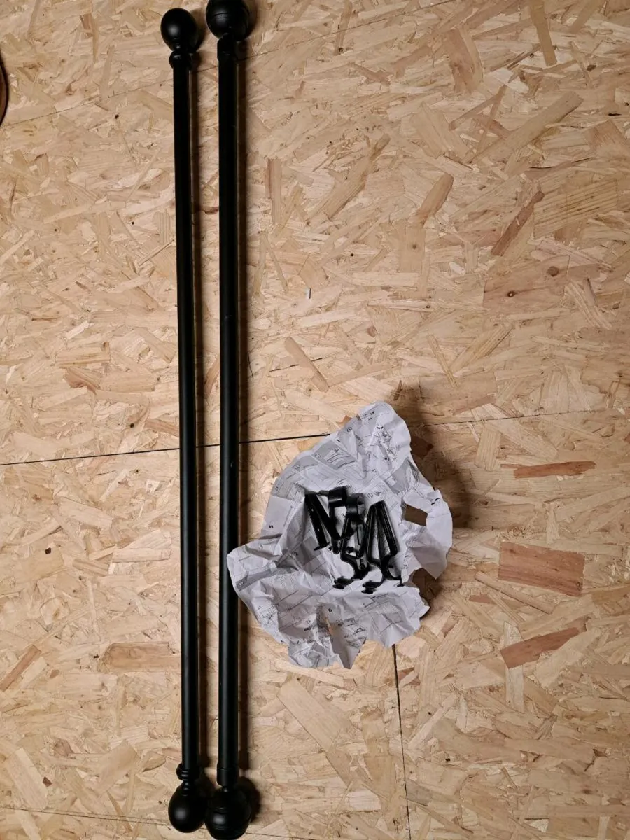 Curtain pole
