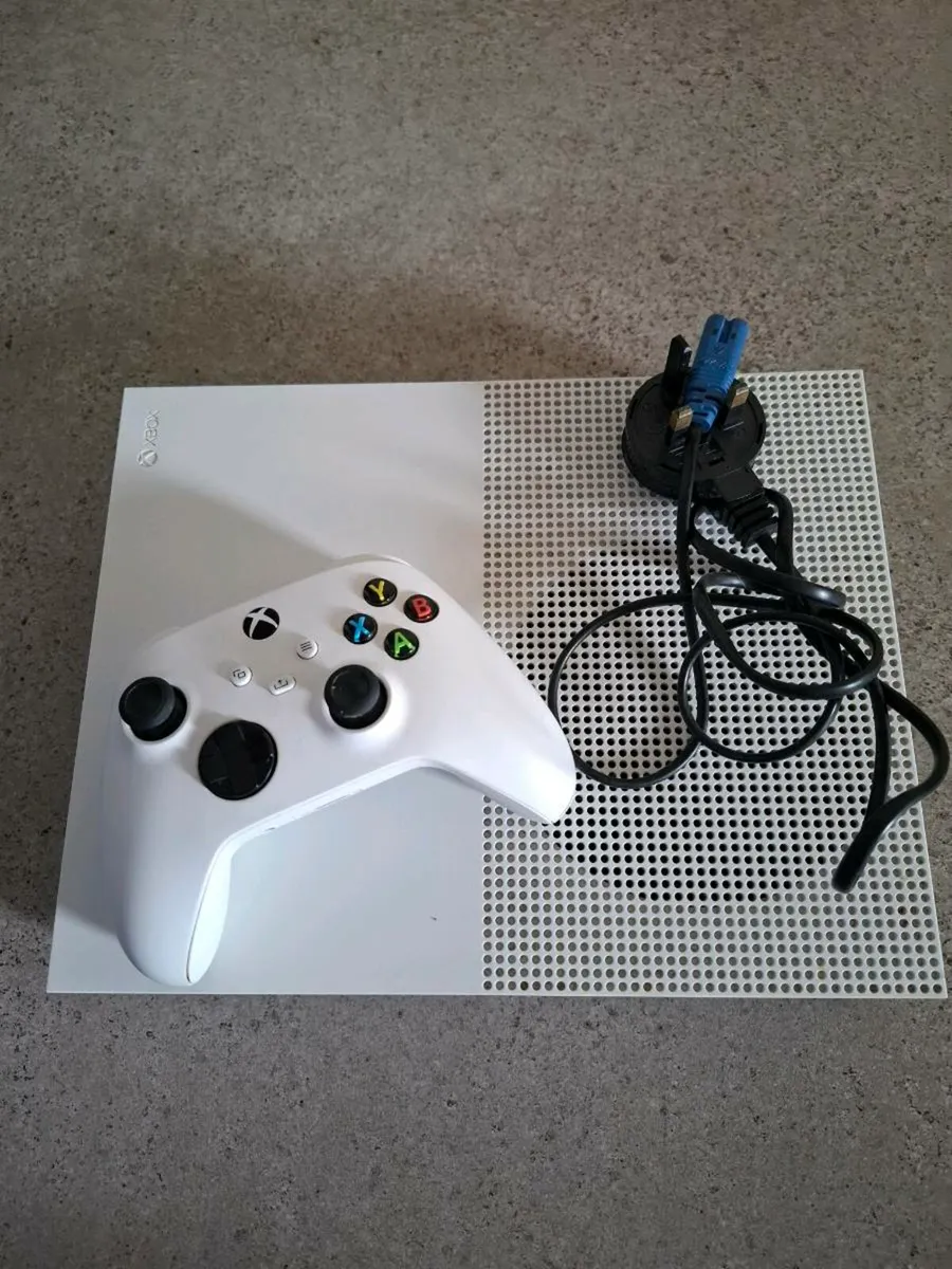 Xbox one S with Xbox series X/S controller - Image 2