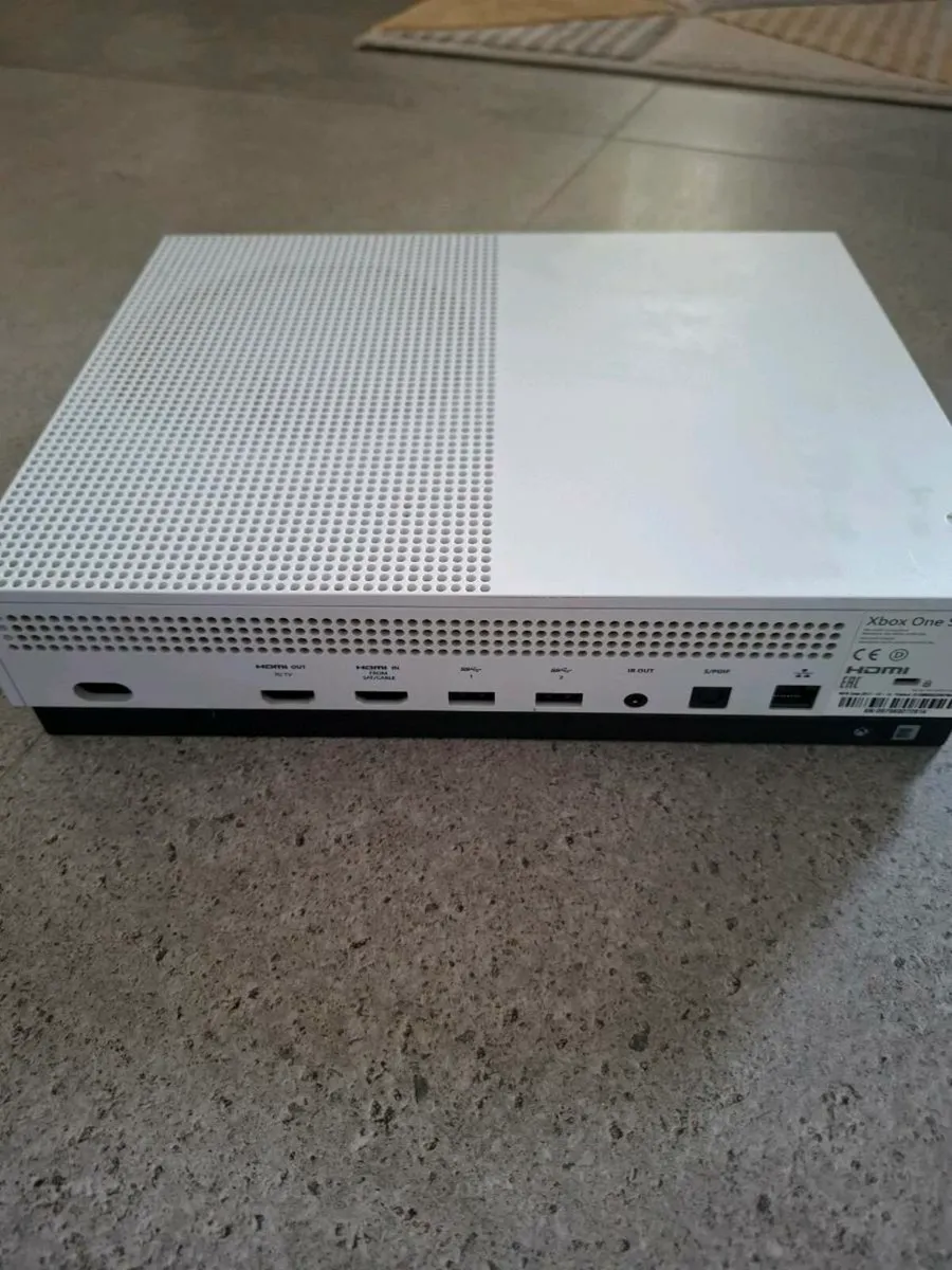Xbox one S with Xbox series X/S controller - Image 3