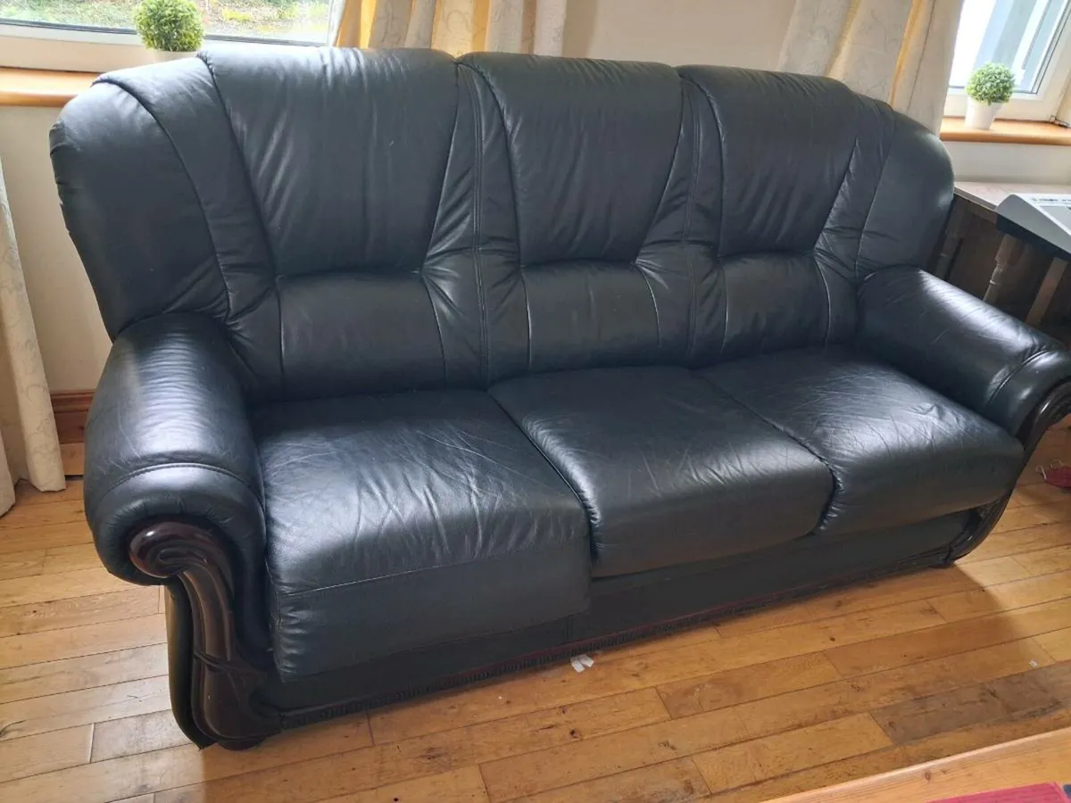 Leather suite - Image 1