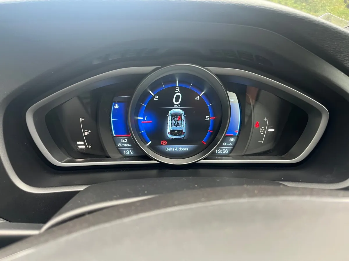 Volvo V40 2013 - Image 2