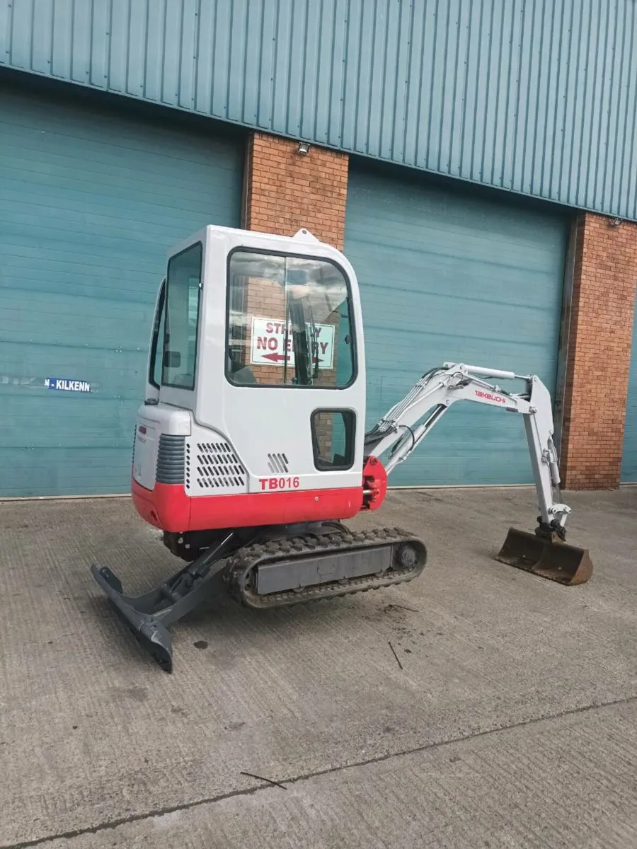 Mini digger Takeuchi tb016 - Image 2