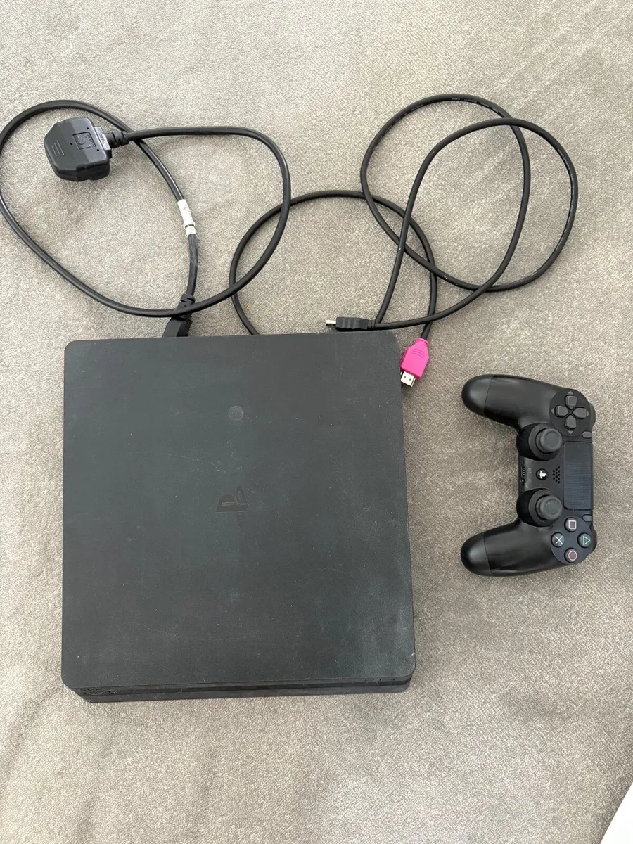 PlayStation 4 Console and VR - Image 1