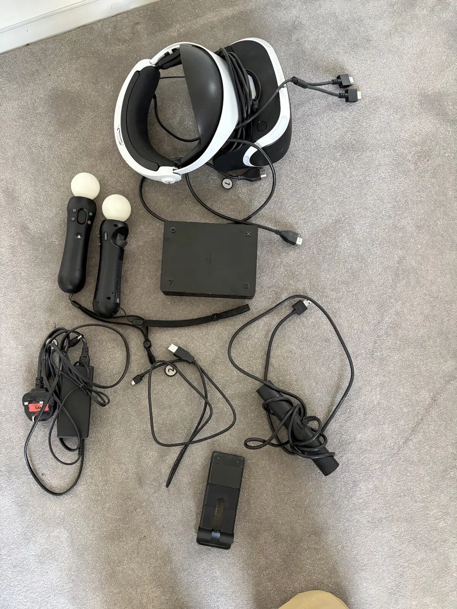 PlayStation 4 Console and VR - Image 2