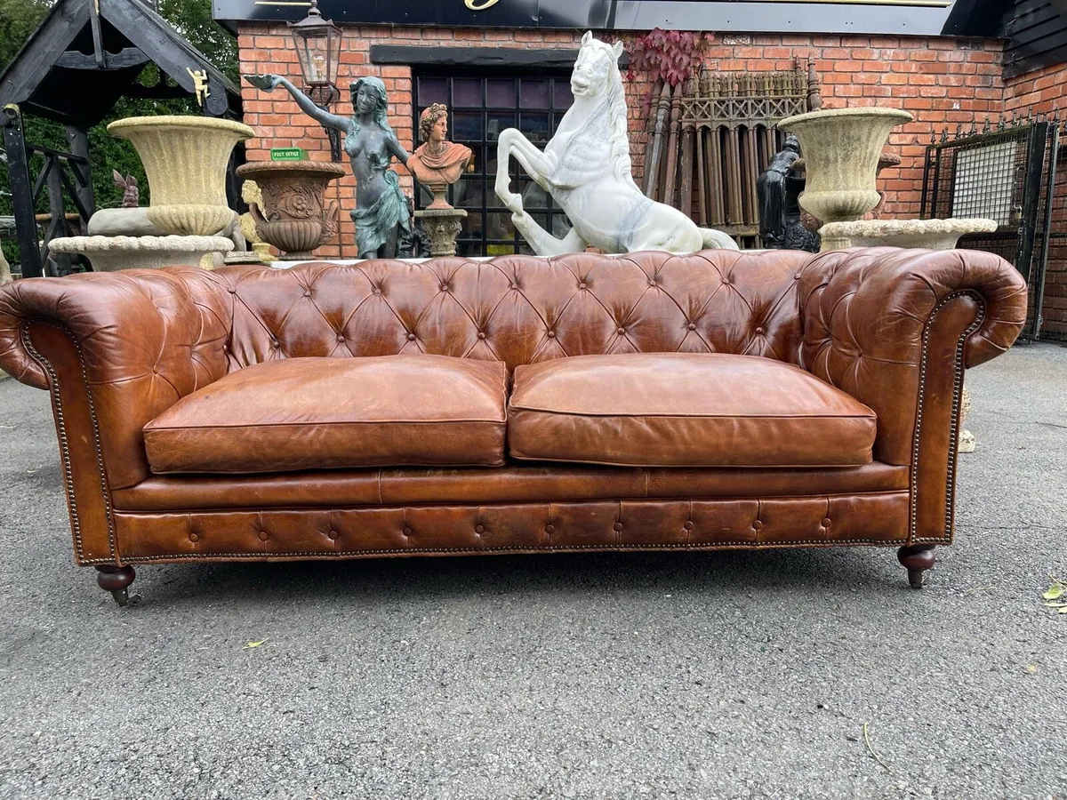 Stunning chesterfield - Image 1