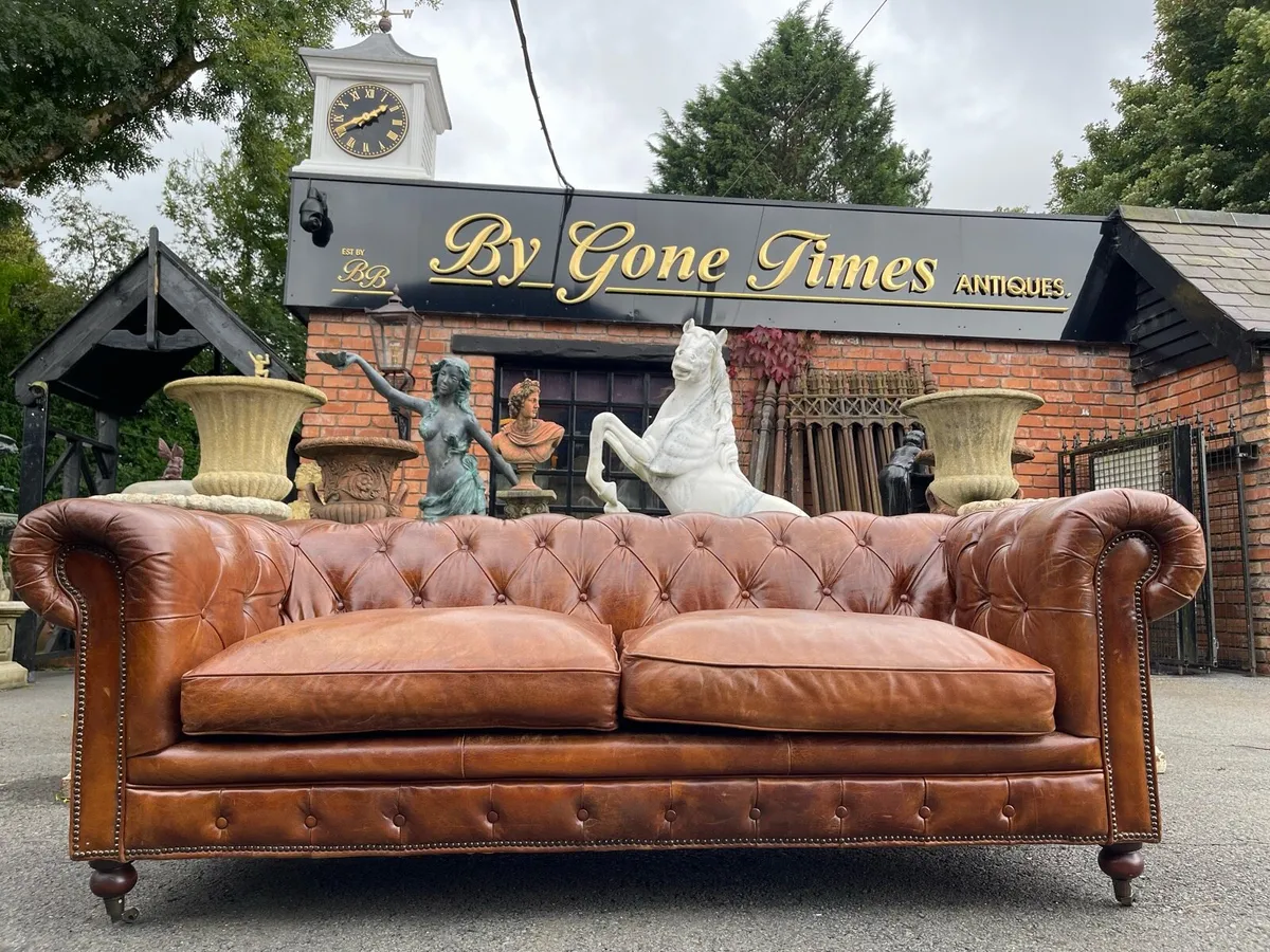Stunning chesterfield - Image 3