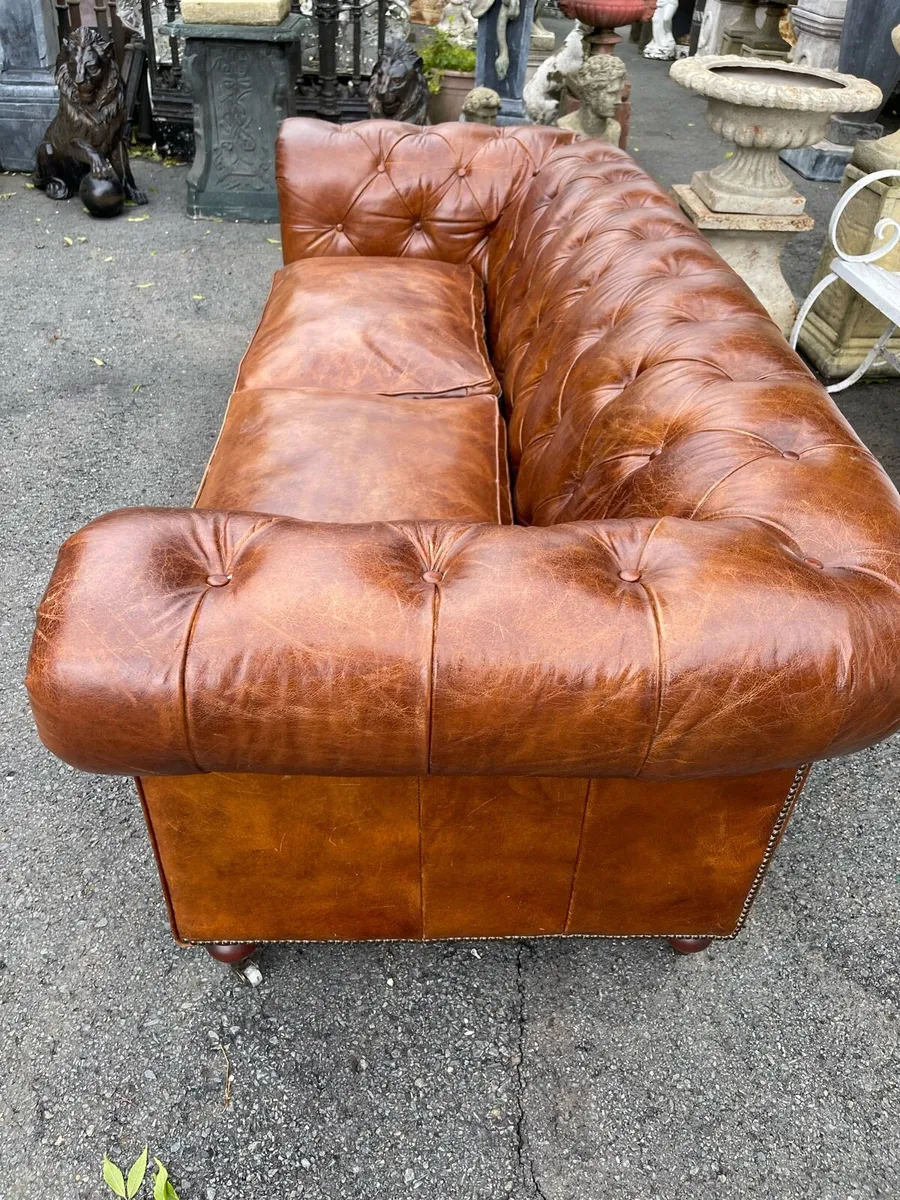 Stunning chesterfield - Image 4