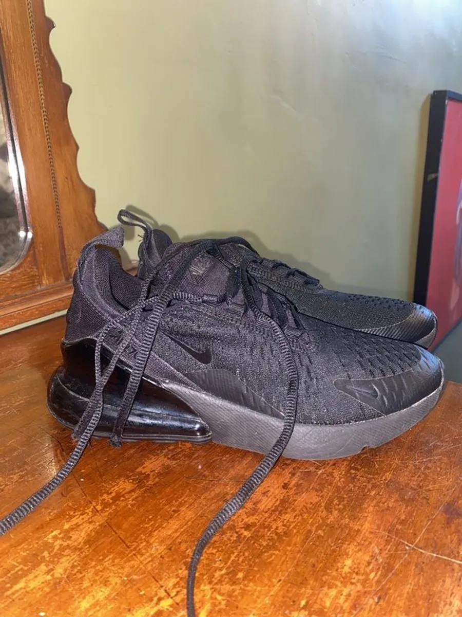 black Nike 270s size uk 4 - Image 1