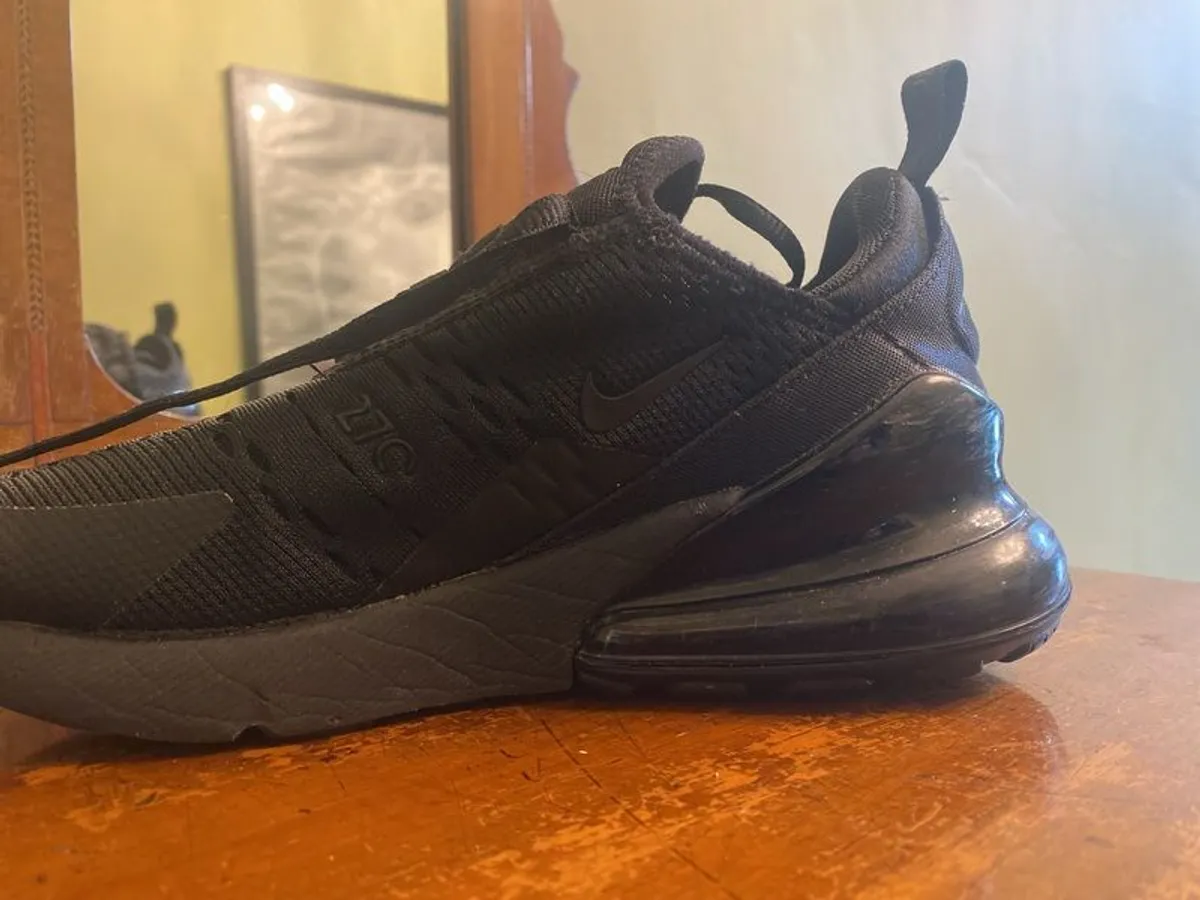 black Nike 270s size uk 4 - Image 2