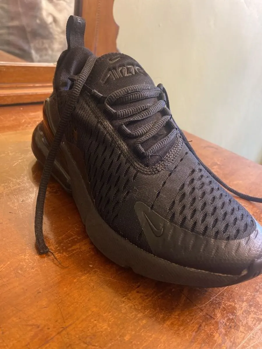 black Nike 270s size uk 4 - Image 3