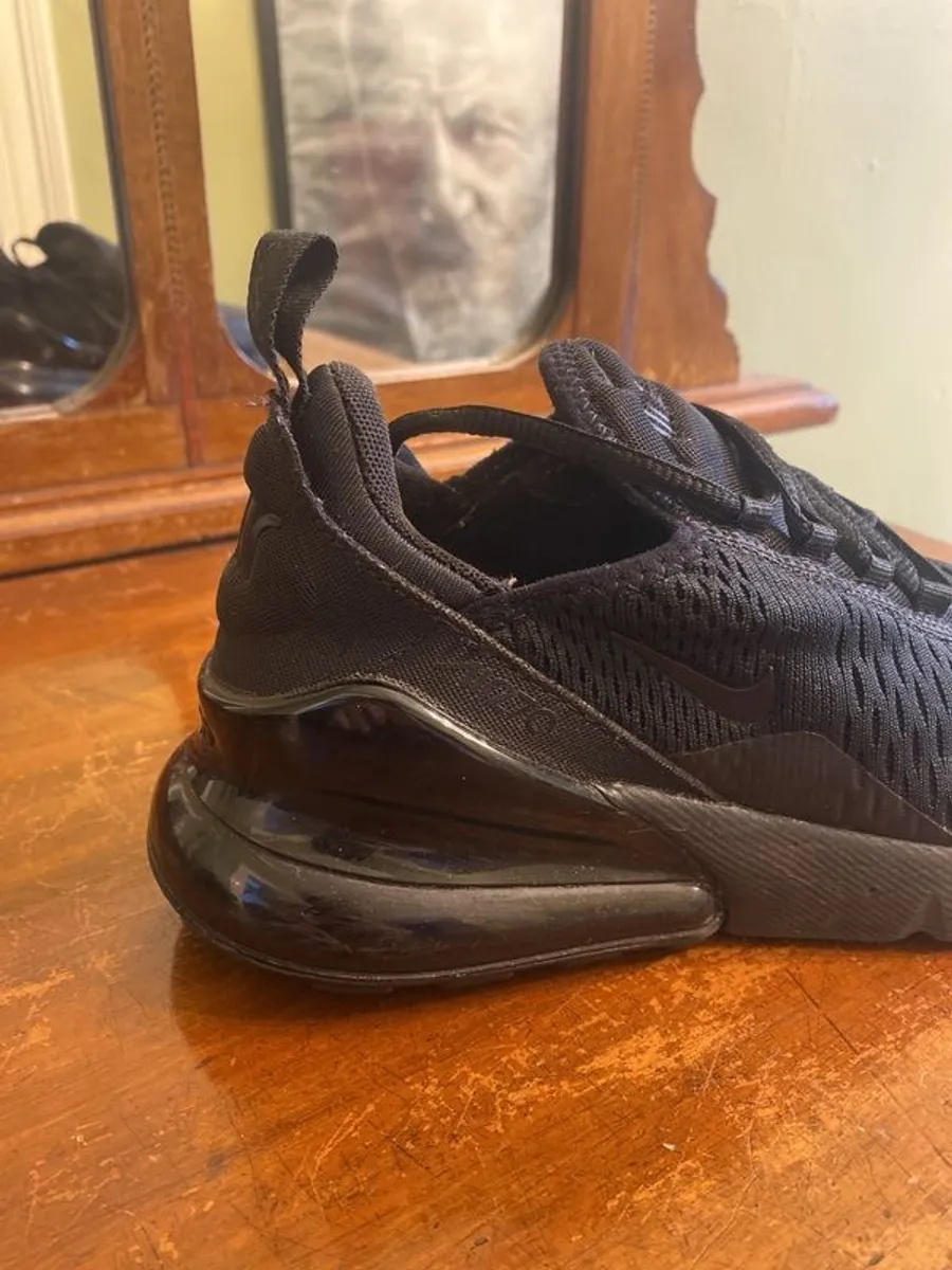 black Nike 270s size uk 4 - Image 4